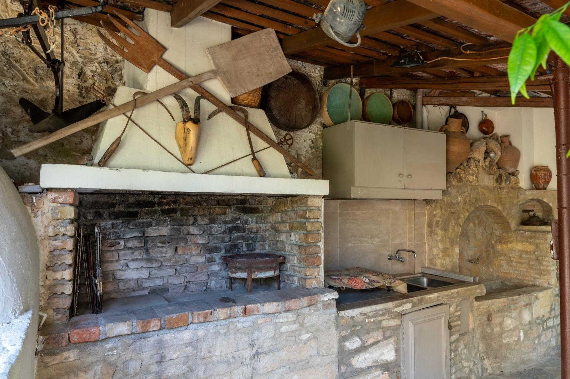 House Rachati Zaros Bagian luar foto