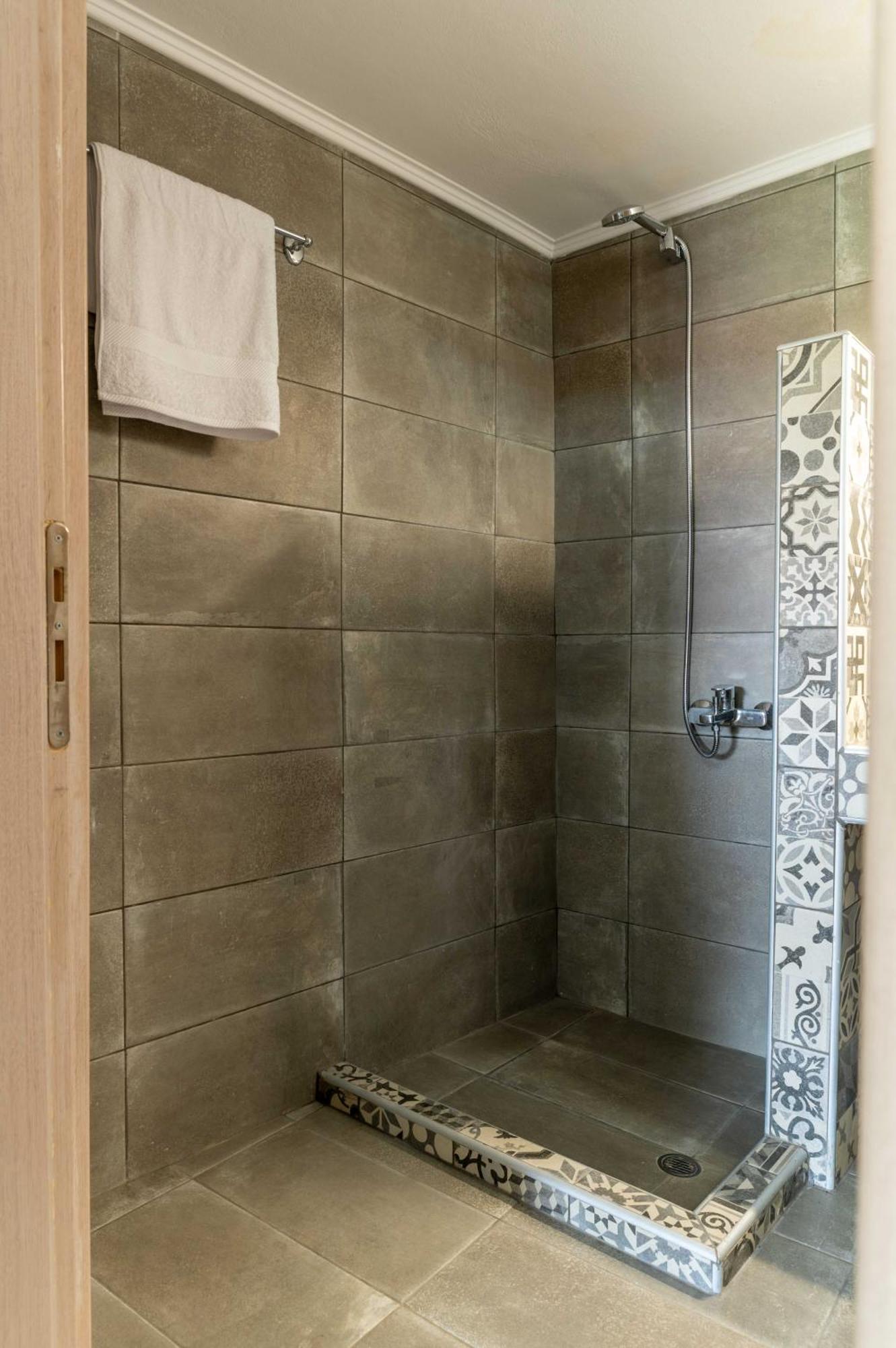 House Rachati Zaros Bagian luar foto